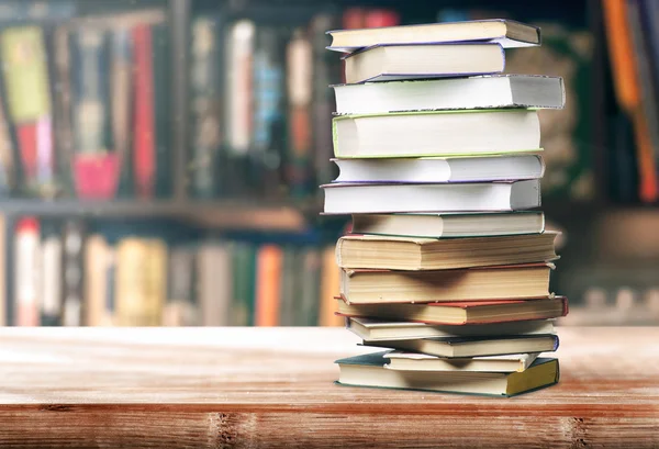Stapeltje oude boeken